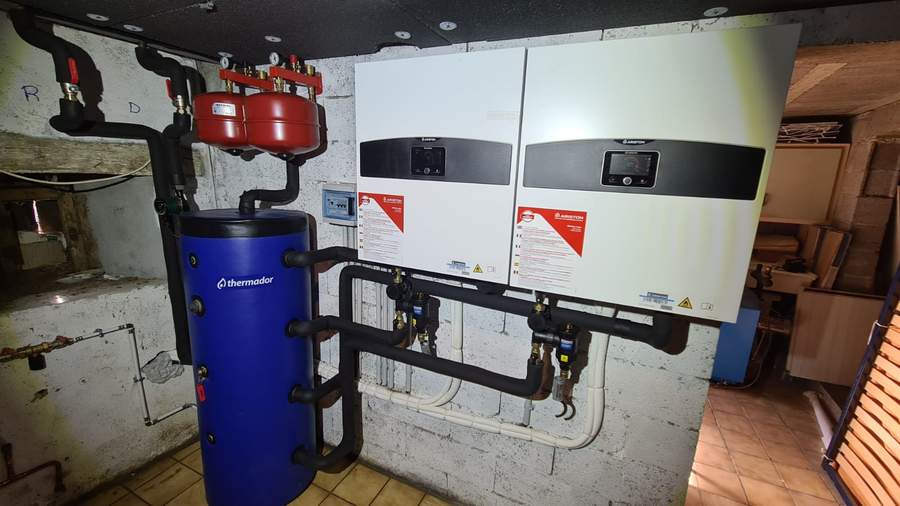 Pose climatisation split mural Lyon - installation en cours